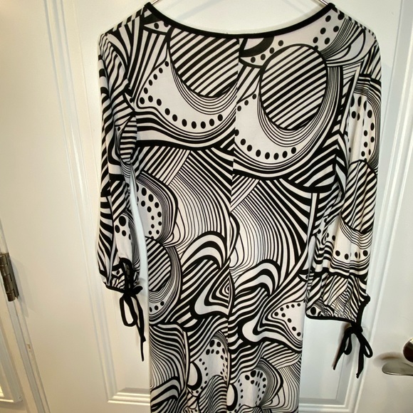 •2/$35• VTG Y2K/Late 90s Black & White Stretchy Bold Patterned Retro Mod Dress - Picture 6 of 6